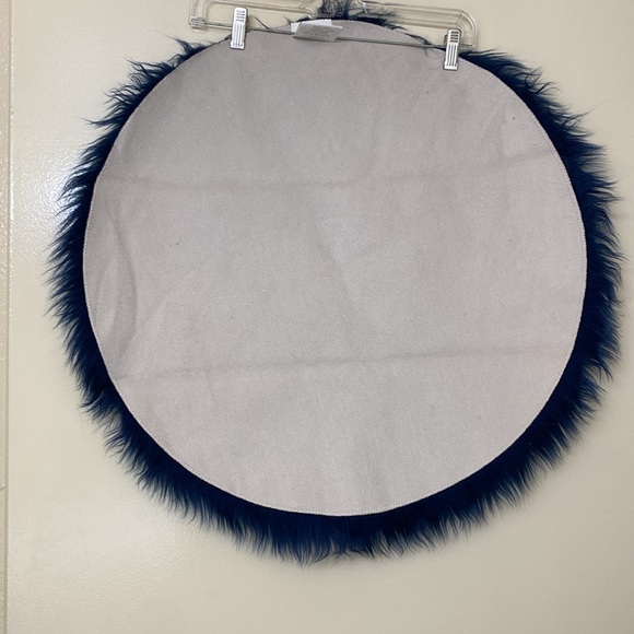 Navy Blue faux fur round rug - Picture 2 of 5